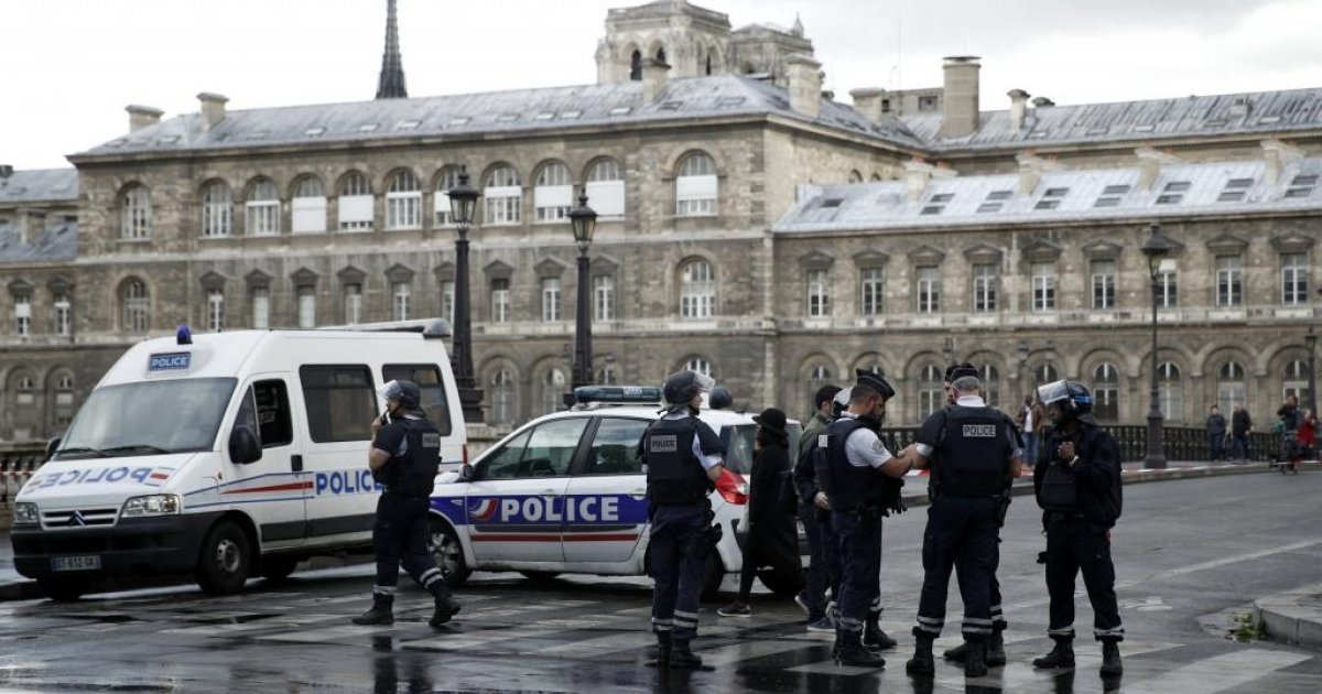 Parigi L Attentatore Di Notre Dame Sarebbe Un Ricercatore Laureato In