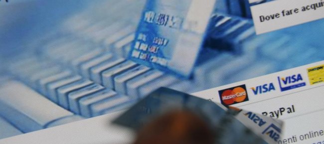 lo-shopping-si-fa-online-e-dall-ufficio