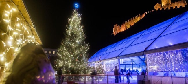grandi-fiocchi-si-accendono-sul-natale-a-bellinzona