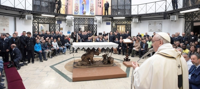 la-via-crucis-di-papa-francesco-al-colosseo