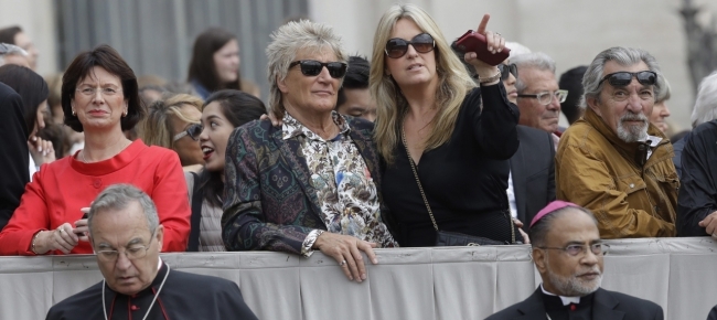 la-rockstar-da-papa-francesco-in-piazza-san-pietro