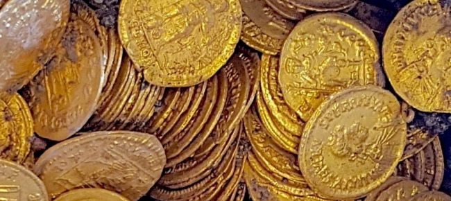 Como, le antiche monete d'oro rinvenute sono mille