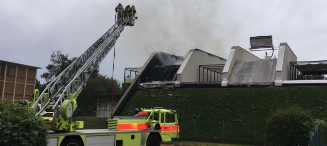 violento-incendio-a-san-pietro-di-stabio