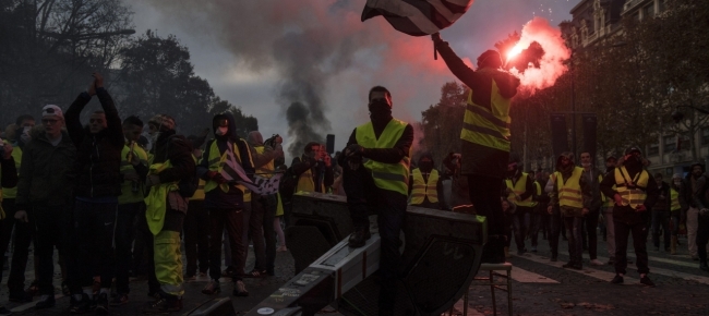 guerriglia-sugli-champs-elysees-di-parigi
