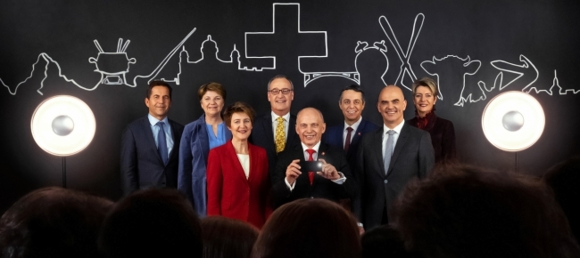 cambio-di-prospettiva-nella-foto-ufficiale-del-consiglio-federale