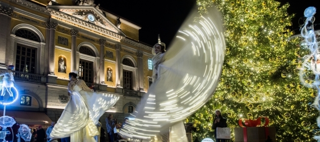 Decorazioni Natalizie Lugano.Il Natale In Piazza A Lugano Fa Scintille