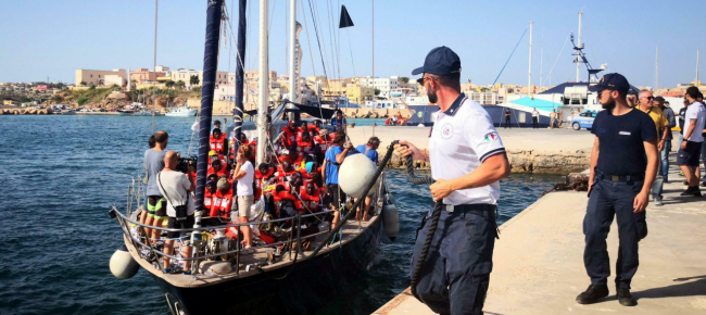 i-migranti-di-alex-sbarcati-a-lampedusa