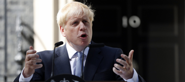 la-regina-incorona-il-nuovo-premier-boris-johnson