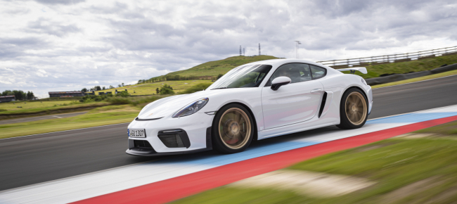 porsche-718-cayman-gt4