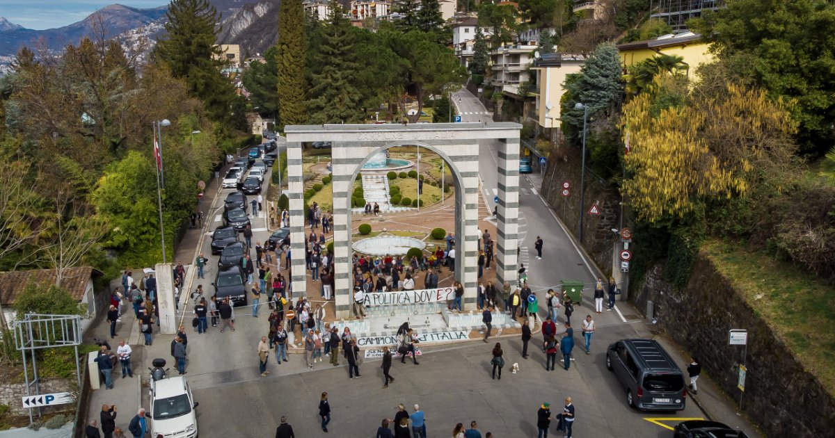 Campione E La Corsa Per Evitare Lo Spazio Doganale Laregione