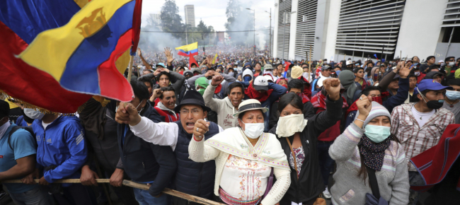 ecuador-centinaia-di-indigeni-irrompono-nel-parlamento