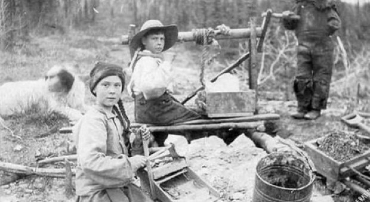 Teoria da conspiração diz que Greta Thunberg aparece em foto de 1898. Quê?