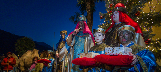che-simpatici-quei-tre-magi-e-la-sdentata-befana