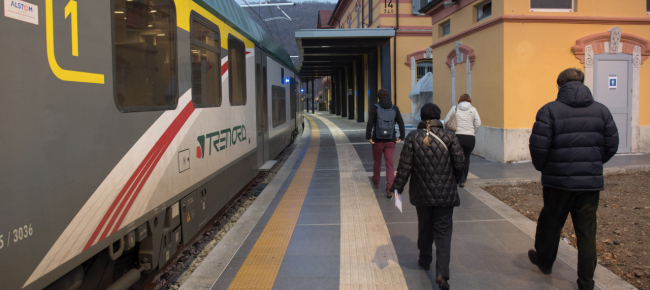 trenord-convogli-dimezzati-a-bordo-solo-con-l-autocertificazione