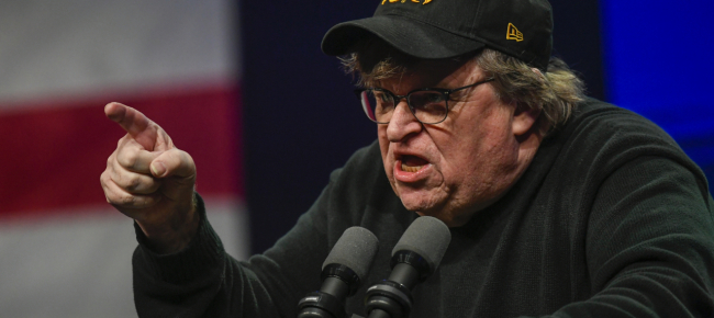 usa-moore-questo-virus-e-un-regalo-per-le-mire-di-trump