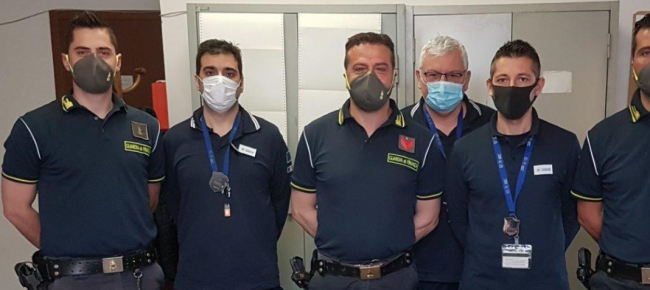 como-sequestrate-25mila-mascherine-con-sigla-ce-contraffatta