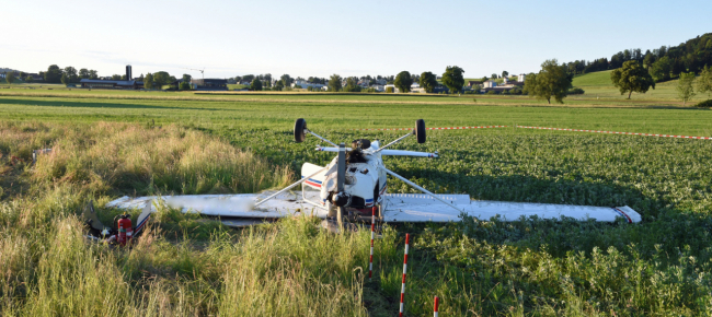 piccolo-aereo-si-ribalta-dopo-il-decollo-due-feriti-lievi