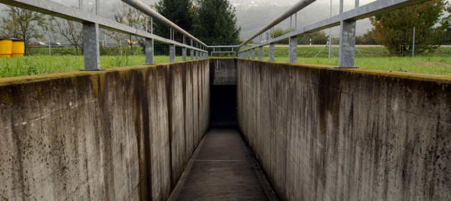 lite-al-bunker-di-camorino-ospite-ferito-da-un-coltello