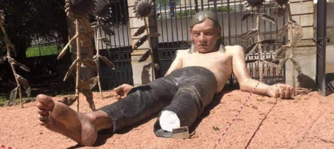 vandali-in-azione-a-bellinzona-mozzata-una-gamba-al-gigante
