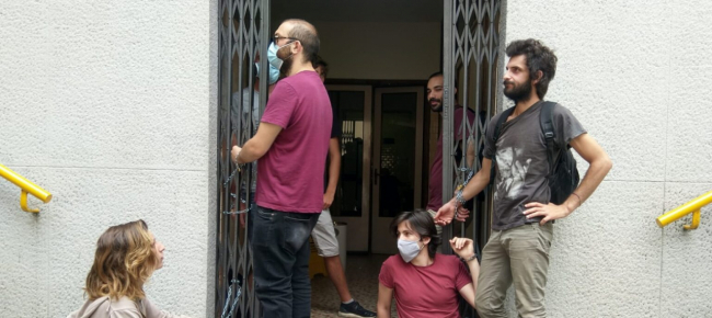 riaprite-i-bagni-ai-senzatetto-attivisti-si-mobilitano-a-como