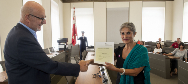 francoise-gehring-entra-in-municipio-a-mendrisio