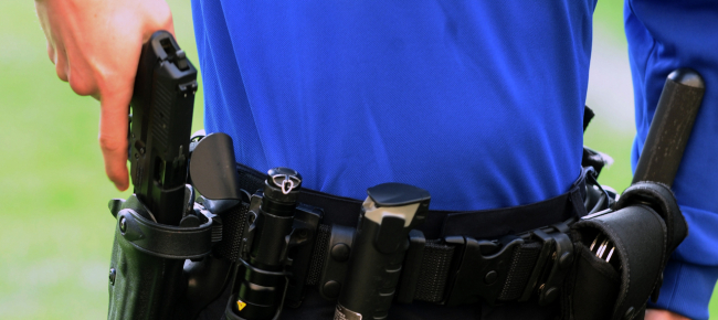 molino-nuovo-ad-un-poliziotto-parte-un-colpo-per-errore