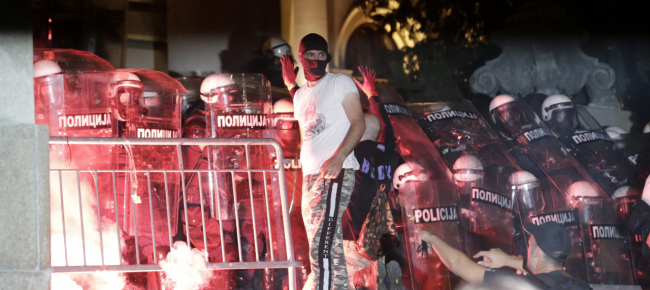 belgrado-ancora-scontri-fra-polizia-e-antigovernativi