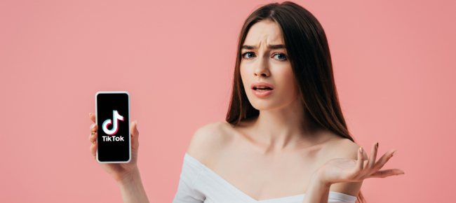 tiktok-contro-facebook-ci-plagia-e-ci-infanga