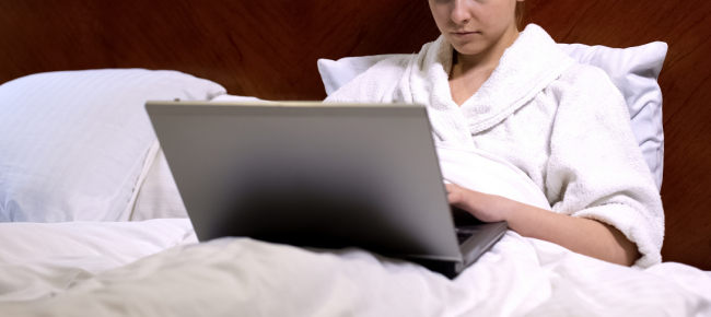 italia-iscrive-la-compagna-del-suocero-a-un-sito-di-escort