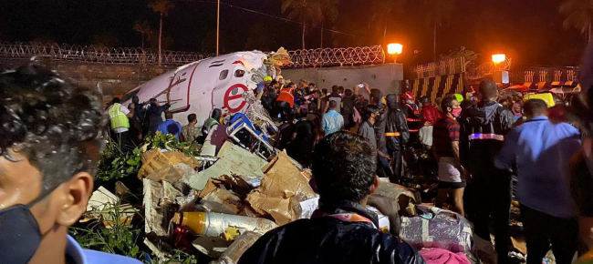 boeing-si-spezza-in-due-all-atterraggio-in-india