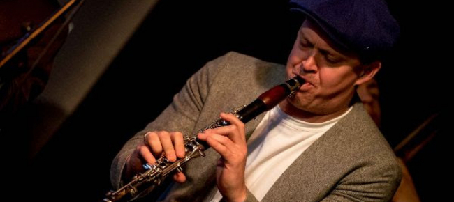 metti-il-gatto-in-giardino-e-fagli-ascoltare-il-jazz