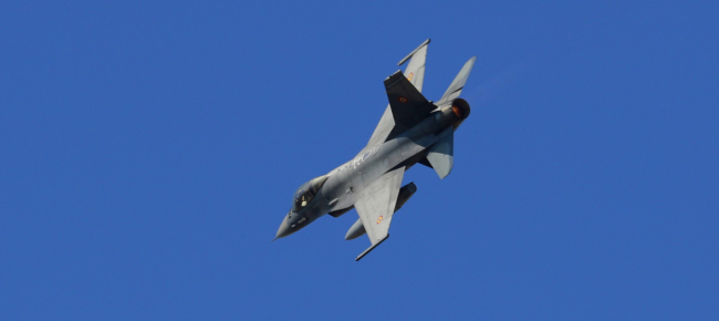 jet-da-combattimento-le-donne-lo-avrebbero-abbattuto
