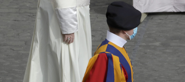 salgono-a-undici-i-contagiati-tra-le-guardie-svizzere