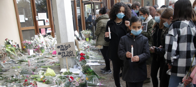fermate-11-persone-per-l-uccisione-del-professore-a-parigi