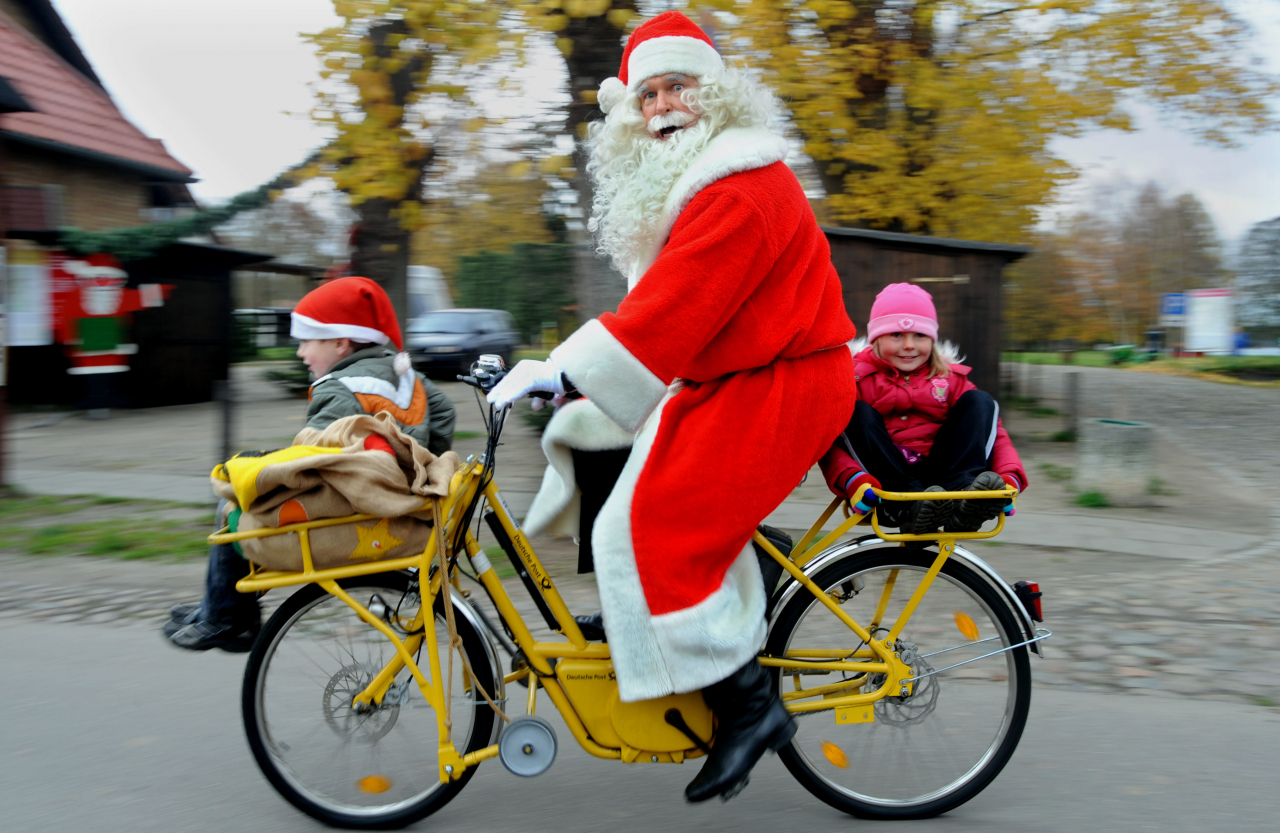 Gesù Bambino e Babbo Natale li aiuta la Posta | laRegione.ch