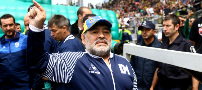 Maradona Operato Per Un Ematoma Alla Testa Laregione