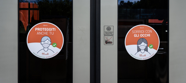 mangiare-lentamente-sul-treno-per-evitare-la-mascherina