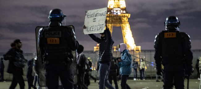 francia-manifestazioni-contro-divieto-fotografare-polizia