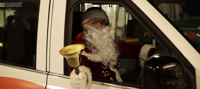 Il Babbo Natale Inglese Sara Senza Mascherina Laregione