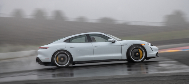 magia-speciale-porsche-taycan-turbo-s