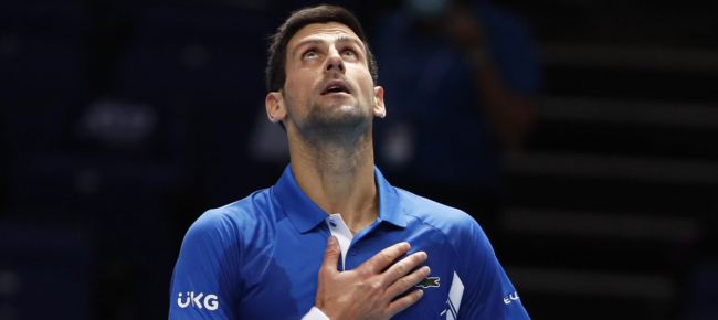 finali-atp-djokovic-batte-zverev-e-va-in-semifinale