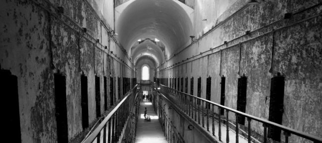 trump-il-boia-federale-e-le-carceri-strapiene