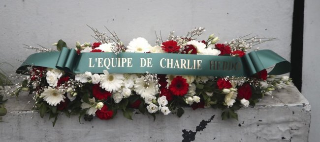 La Francia Ricorda Le Vittime Dell Attacco A Charlie Hebdo Laregione