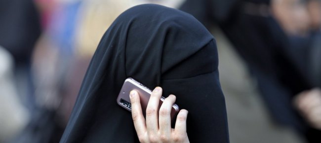 sondaggi-si-all-iniziativa-anti-burqa-soprattutto-in-ticino