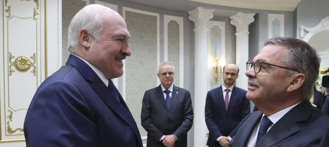 fasel-e-l-abbraccio-a-lukashenko-preso-alla-sprovvista