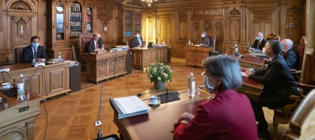 passa-la-linea-berset-negozi-chiusi-e-obbligo-di-telelavoro