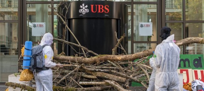 basilea-prosciolti-attivisti-clima-che-bloccarono-entrata-ubs