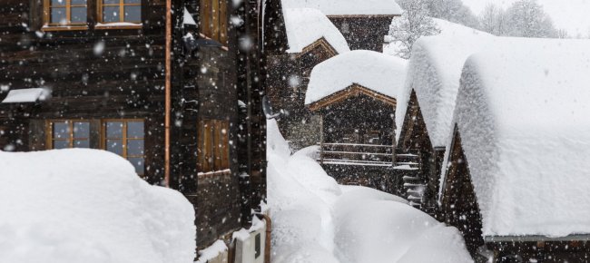 non-smette-di-nevicare-la-valle-di-goms-e-isolata