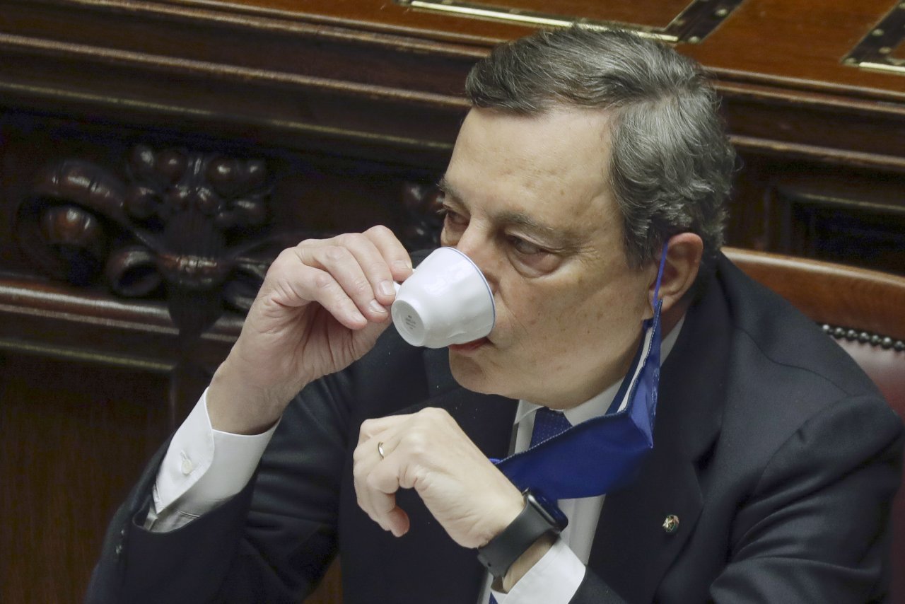 Draghi incassa la fiducia e i Cinquestelle si spaccano | laRegione.ch