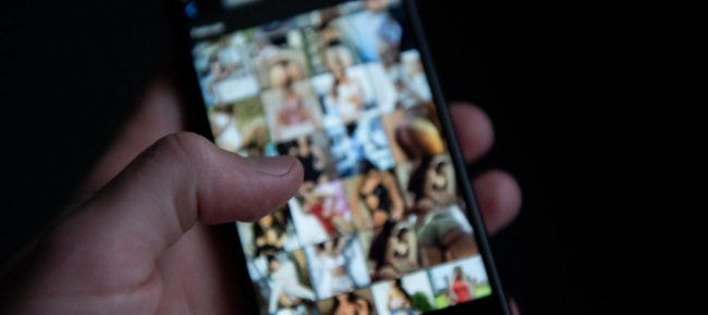 i-soldi-lo-sballo-il-gioco-dello-stupro-tra-pornhub-e-genovese